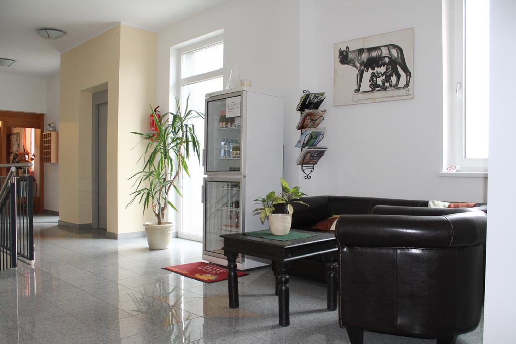 Pension Zum Romer Enns Buitenkant foto