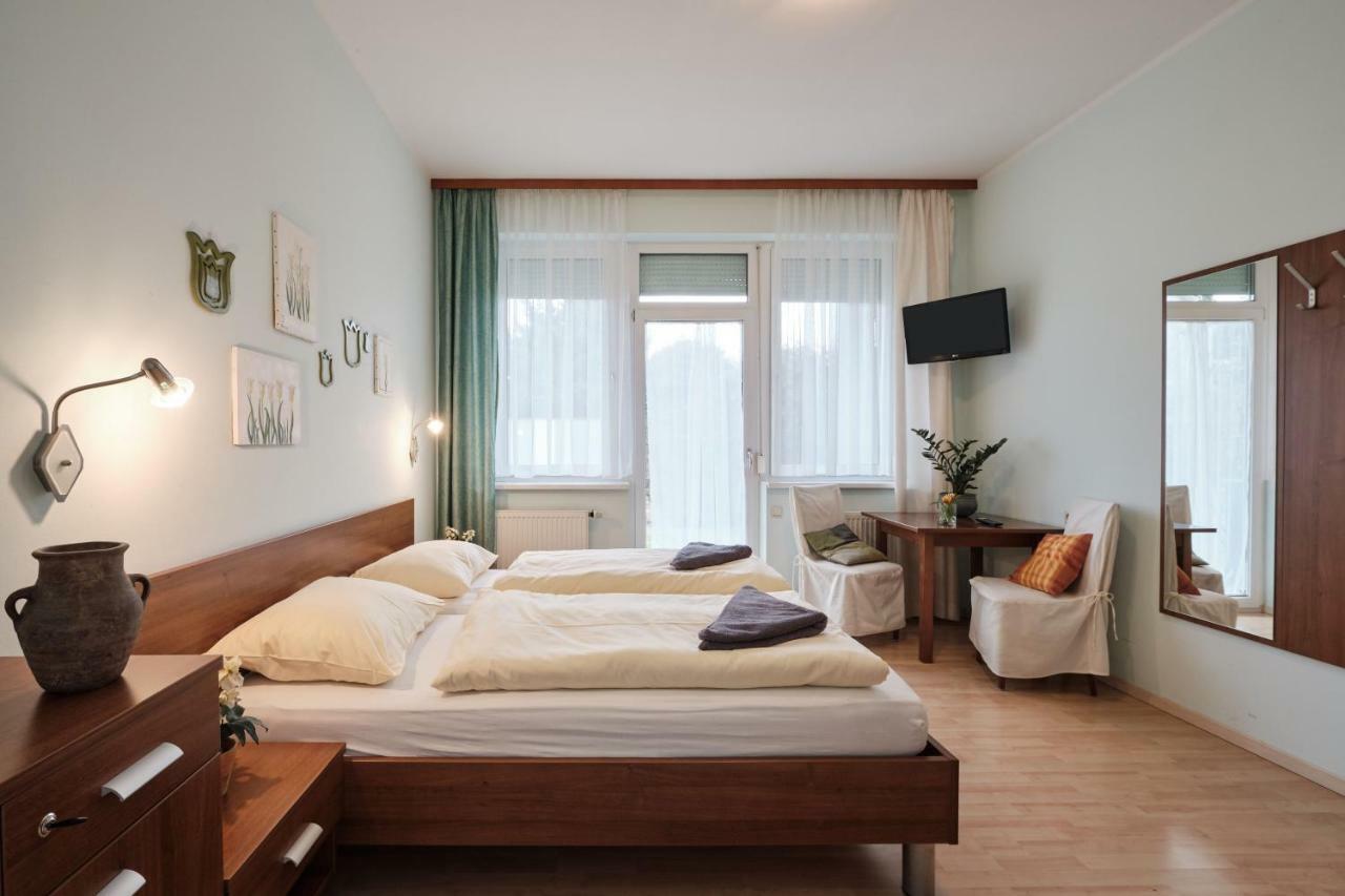 Pension Zum Romer Enns Buitenkant foto