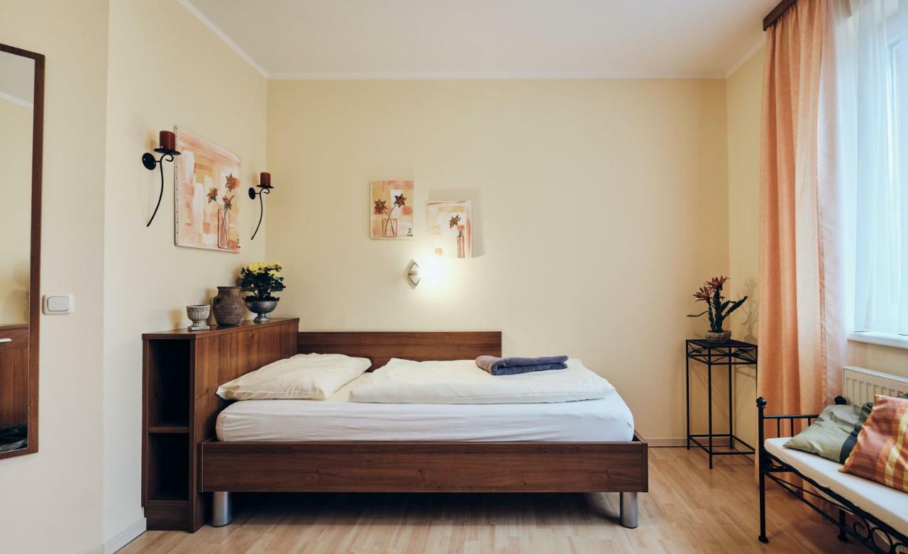 Pension Zum Romer Enns Buitenkant foto