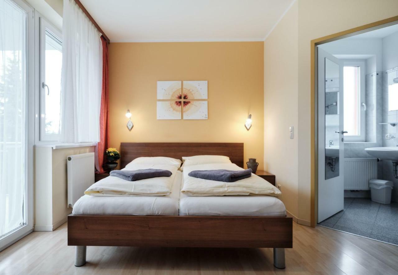 Pension Zum Romer Enns Buitenkant foto